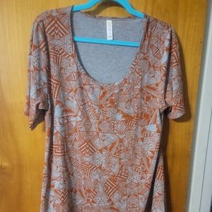 NWOT L Lularoe Perfect T